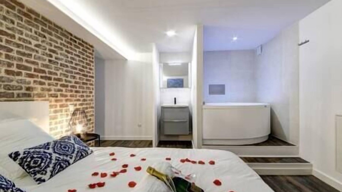 Saint - Michel Apartment | Appartement SPA - quartier Saint-Michel