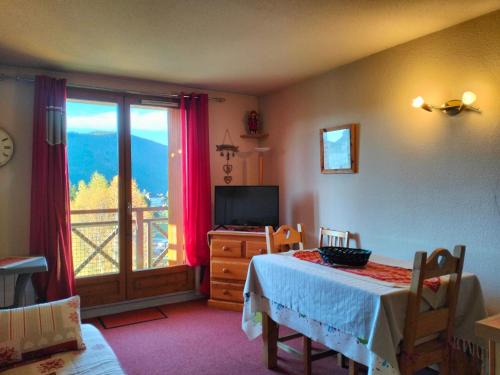 Villard-de-Lans Apartment | Appartement spacieux 2 pièces avec balcon au calme - 4 à 6 personnes, proche commodités - FR-1-761-35