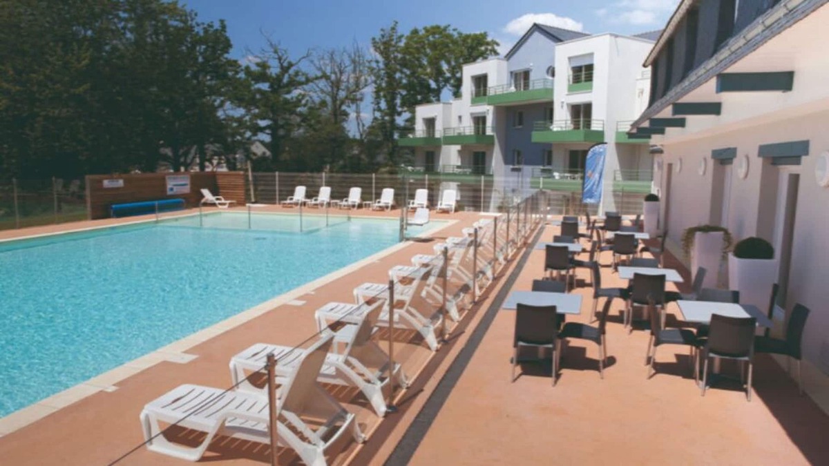 Plescop Condo | Appartement spacieux | Accès piscine