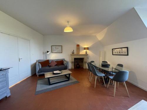 Trevol House | Appartement spacieux au Château avec parc arboré, proche de Villeneuve sur Allier, pour 6 pers., WiFi - FR-1-489-73