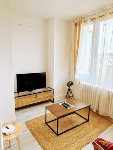 Montlucon Apartment | Appartement spacieux au centre-ville