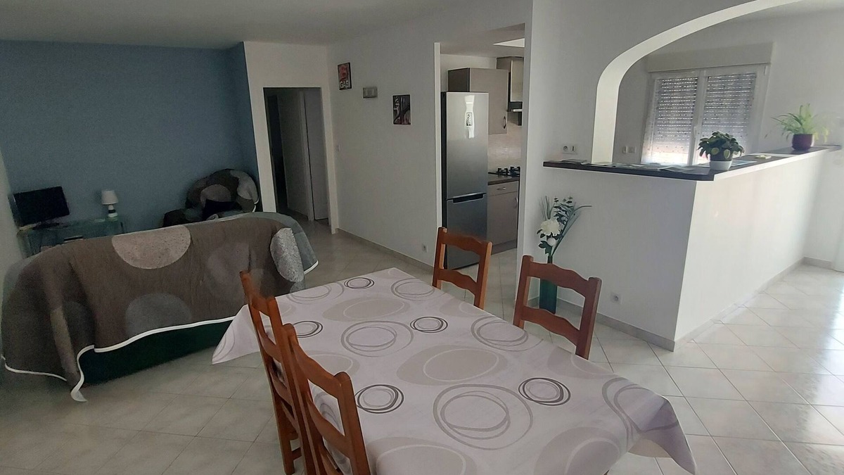 Montreal-la-Cluse Apartment | Appartement T3 Dans une Maison Individuelle