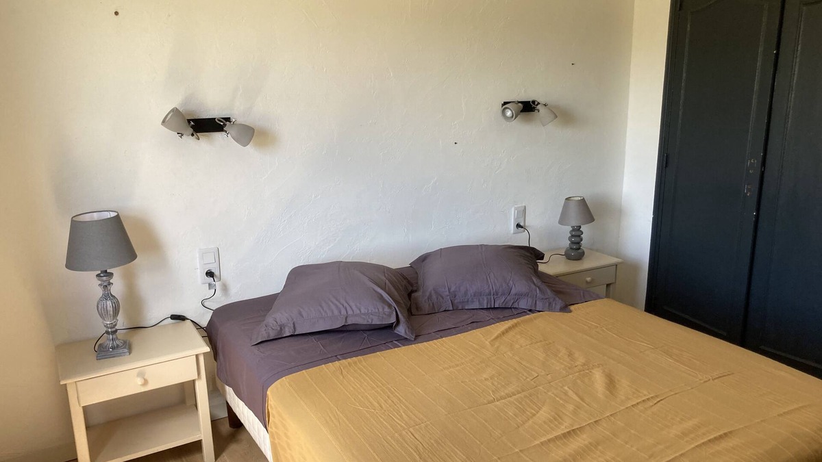 Valaurie Apartment | Appartement T2 au Dessus de L'auberge Du Laurier