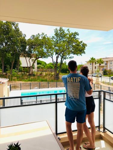 Bormes-Les-Mimosas Apartment | Appartement T2 chambre plus cabine, terrasse vue piscine