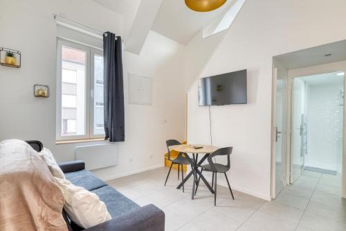 Les Poulettes Apartment | Appartement T2 moderne cosy et climatisé à proximité du centre ville de lyon