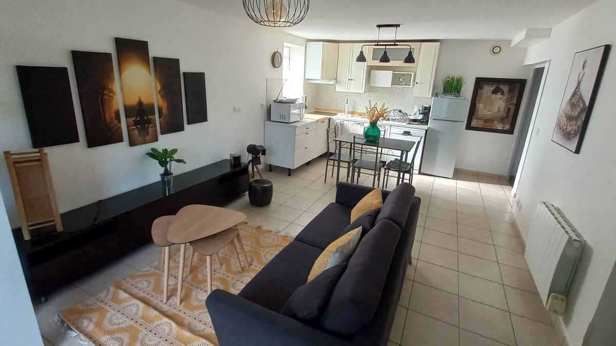 Chaponost Apartment | Appartement T3, Jardin, Parking