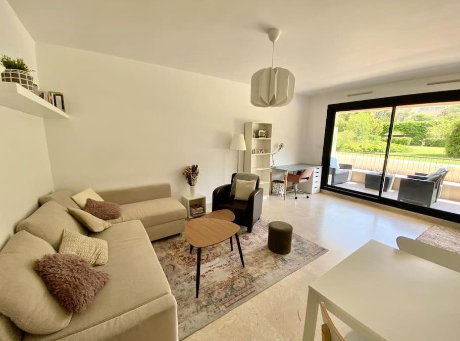 Saint-Pierre Apartment | Appartement terrasse ensoleillée résidence calme