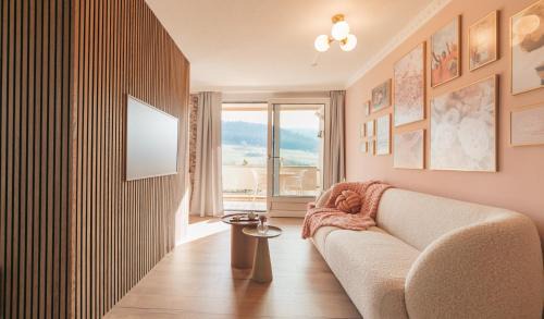 Couvet Apartment | Appartement thématique Au Creux de la rose