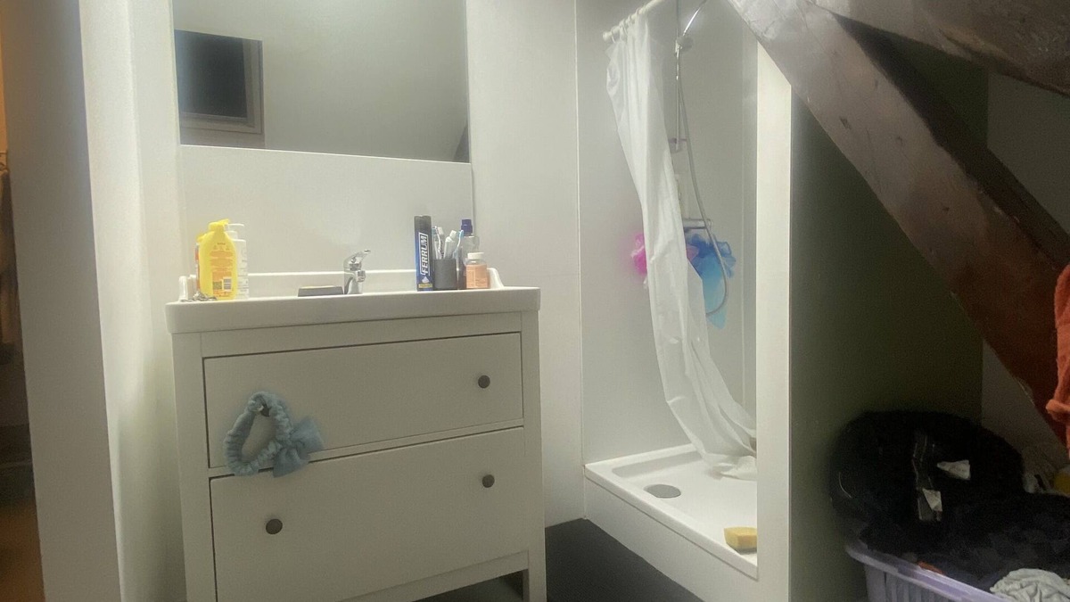 Saint-Nicolas Apartment | Appartement Très Chaleureux Situez au Dernier Étage de Plusieurs Logements