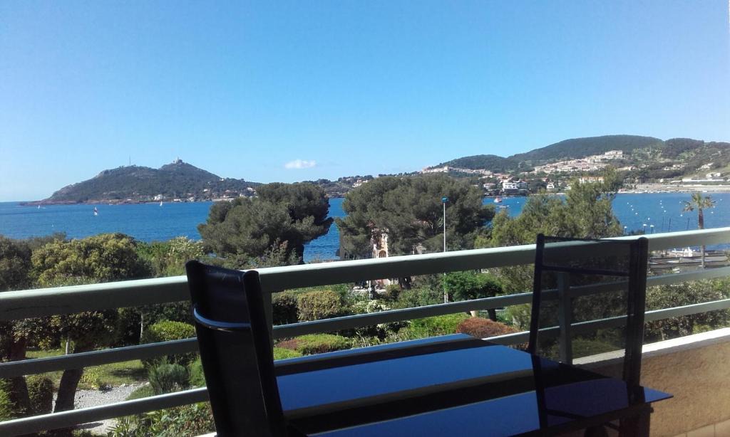 Agay Apartment | appartement vue mer piscines parking LES CORAUX AGAY PLAGE