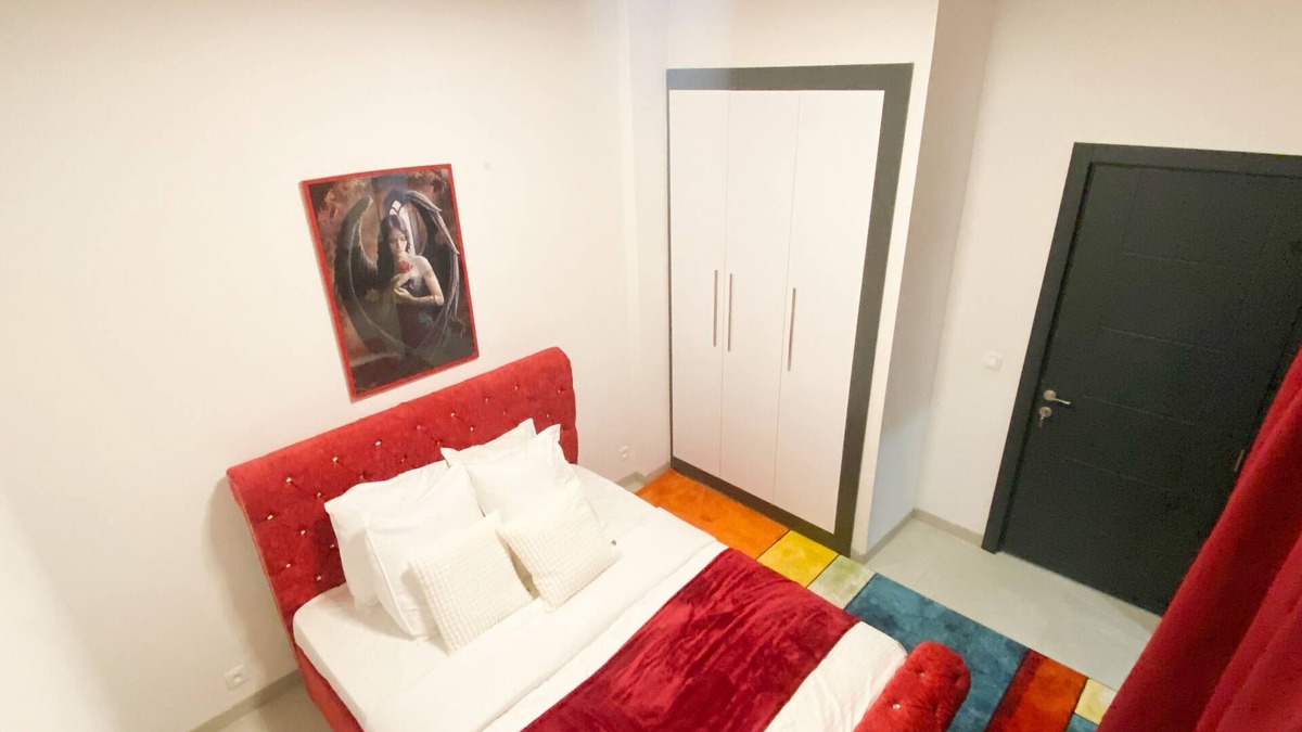 Point E Apartment | Appartements Avec Piscine, Salle de Sport à Loin de la Plage Avec 3 Chambres