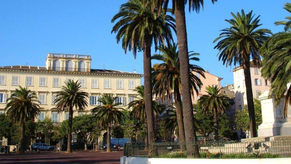 Bastia Apartment | AppartementT3 étage, en campagne, vue mer, piscine, Bastia, calme (2Glits)