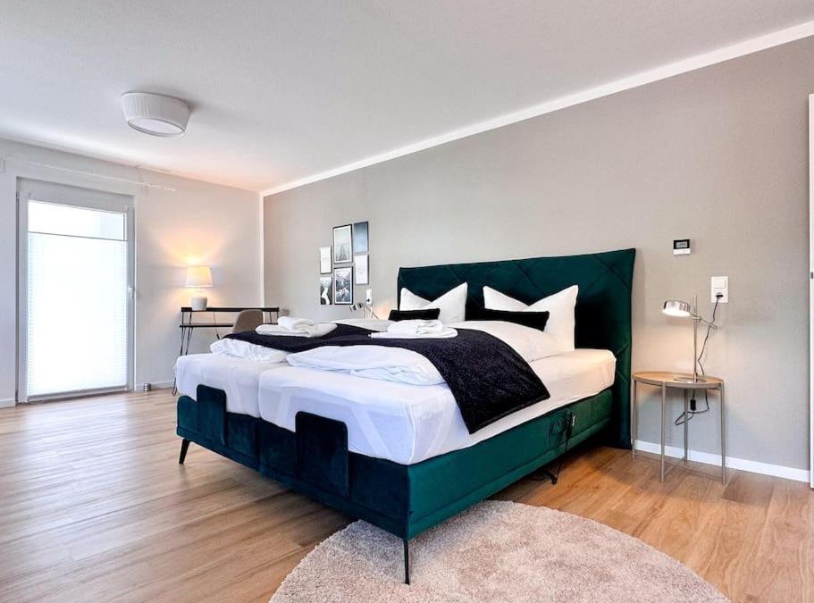 Stammheim-Mitte Apartment | Appartio: Geräumige, moderne Ferienwohnung für Gruppen/Familien