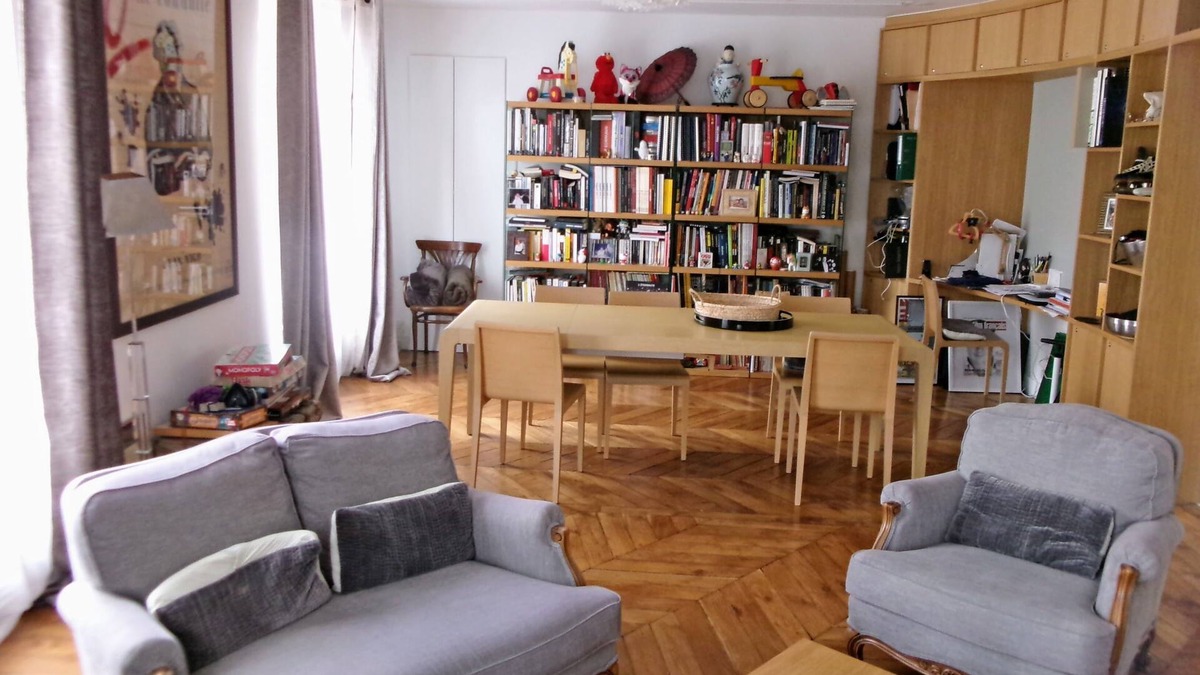 Saint-Vincent-de-Paul Apartment | Appartment in a typical parisien building next to "Gare du nord"