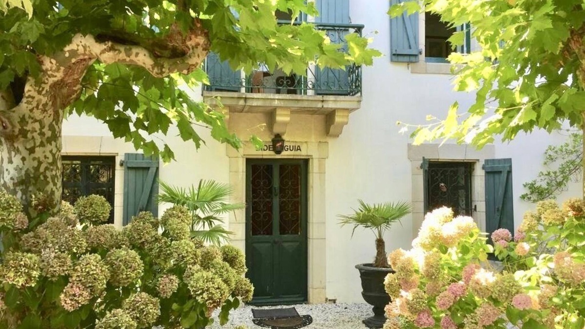 Guethary Apartment | Appartment in an old charming family house, in the historical Guethary (the basque Riviera)