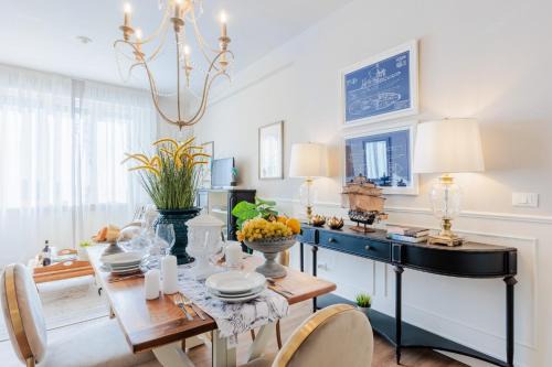 Lido di Camaiore Apartment | Appartmento fronte mare con garage privato