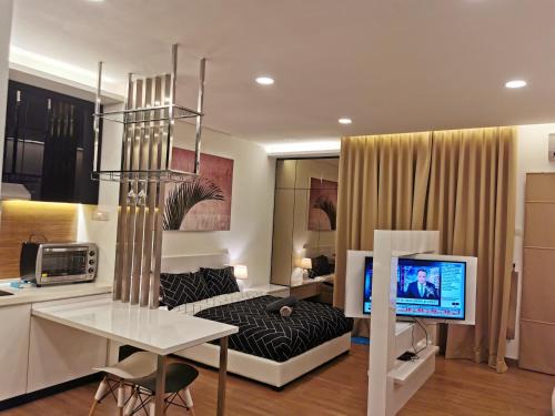 Seri Kembangan Apartment | Apple 5 @ Menara Simfoni/Symphony Tower Free Wifi/Parking/TV Box/Nexflix
