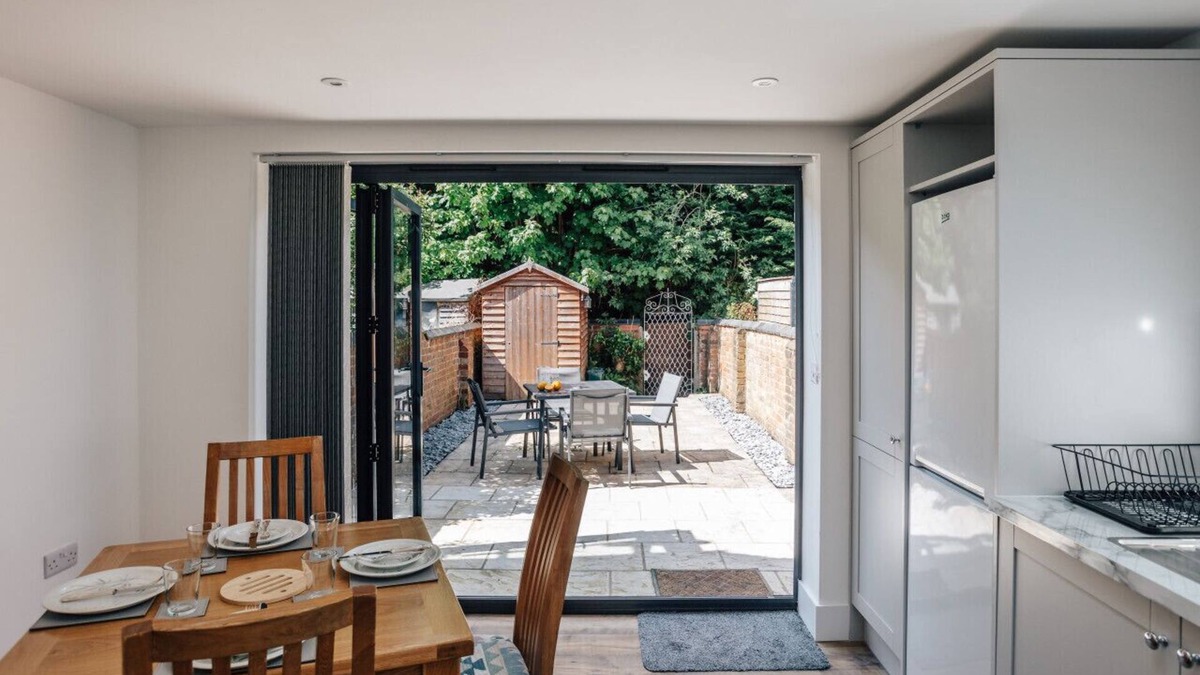 Henley House | Apple Blossom - Central Henley with free road parking