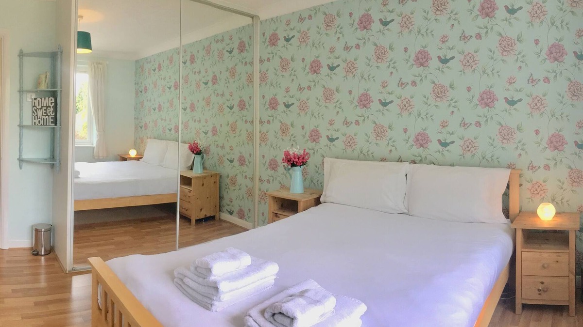 Cowley Apartment | Apple Perch 2BR Flat-Free Parking