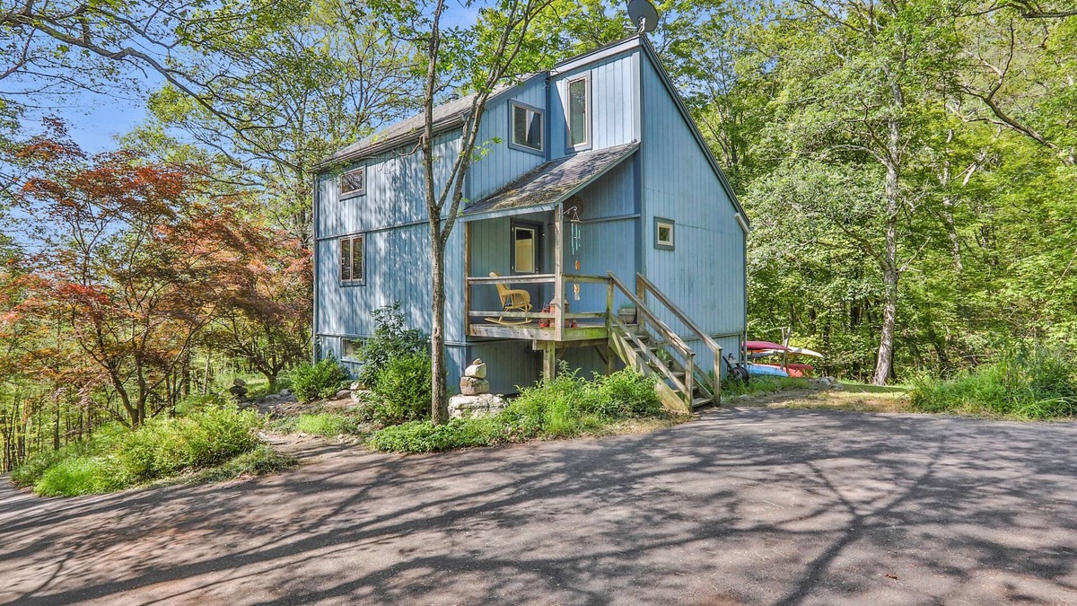 New Paltz House | Apple-Pumpkin Picking! Private 3-bedroom home bordering the Mohonk Preserve