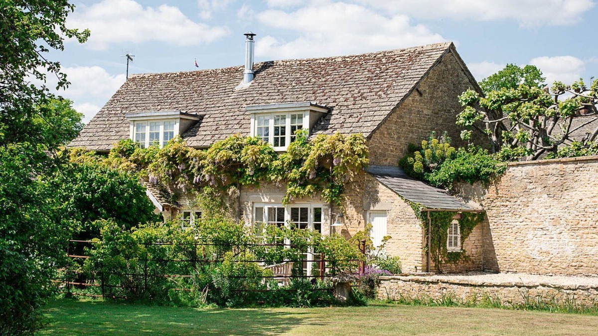 Charlbury Cottage | Apple Store Cottage - sleeps 2 guests in 1 bedroom