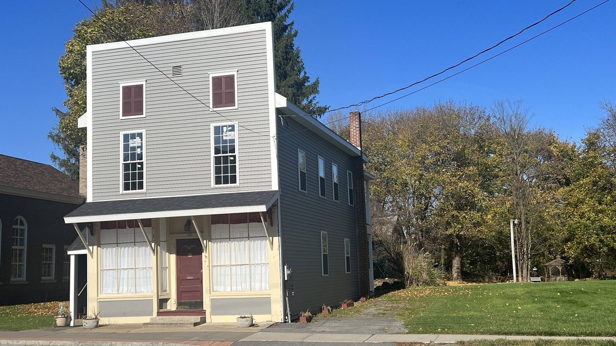 Milford Apartment | Apple Tree Apt 2, Charming 2nd fl apt, under 5 minutes to Dreams Park
