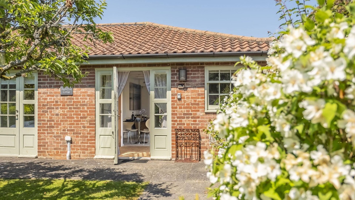 Little Walsingham Cottage | Apple Tree Cottage is in the grounds of The Old Vicarage near Little Walsingham.