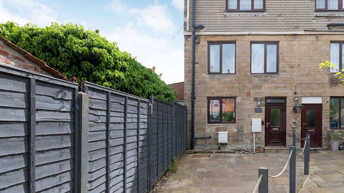 Sandsend Cottage | APPLE TREE COTTAGE, country holiday cottage in Sandsend