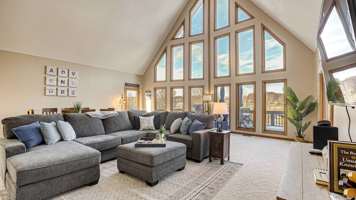 Apple Valley House | Apple Valley Home, Shared Golf Course On-Site