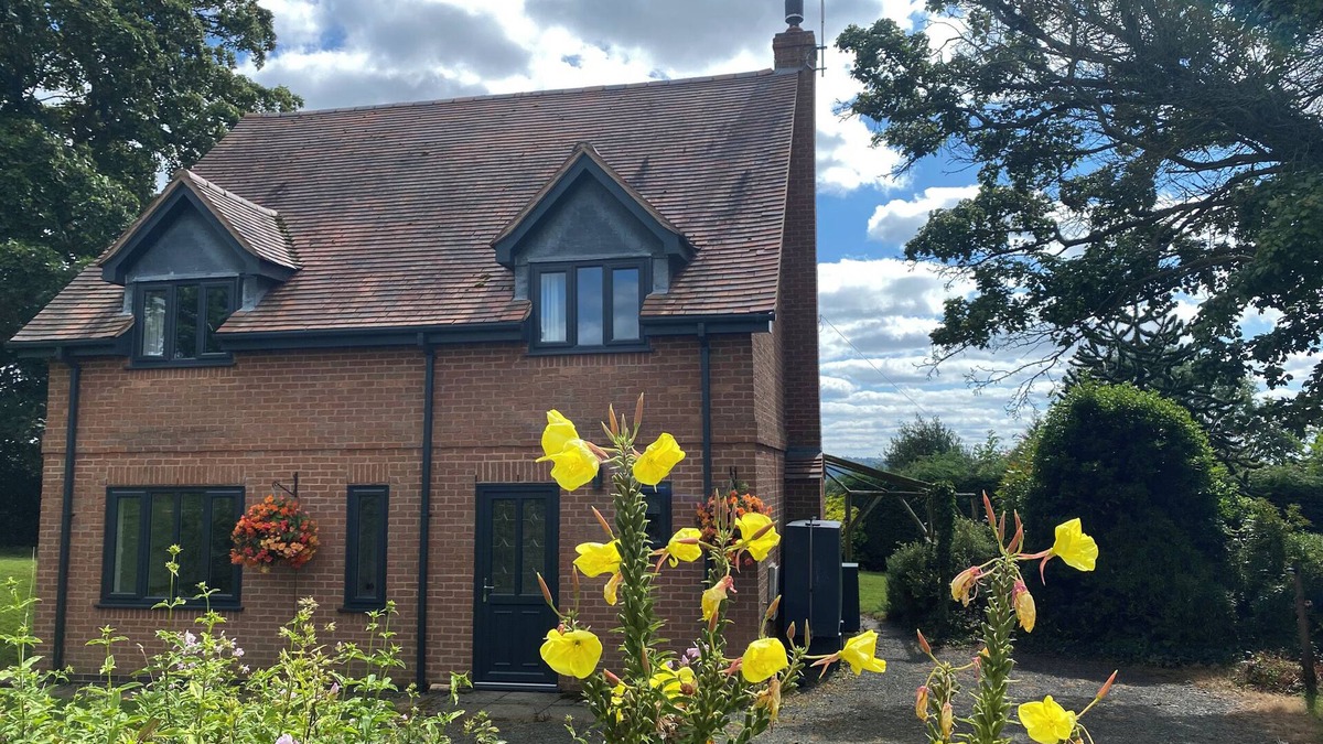 Boraston House | APPLECROFT, pet friendly, with a garden in Tenbury Wells