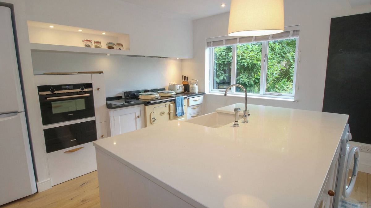 Pembridge Cottage | APPLECROFT, pet friendly, character holiday cottage in Pembridge