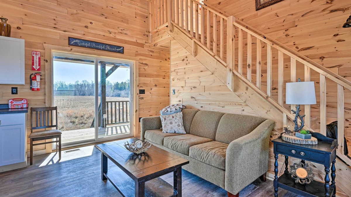 Applegate Cabin | Applegate Cabin w/ Deck ~ 2 Mi to Lake Huron!
