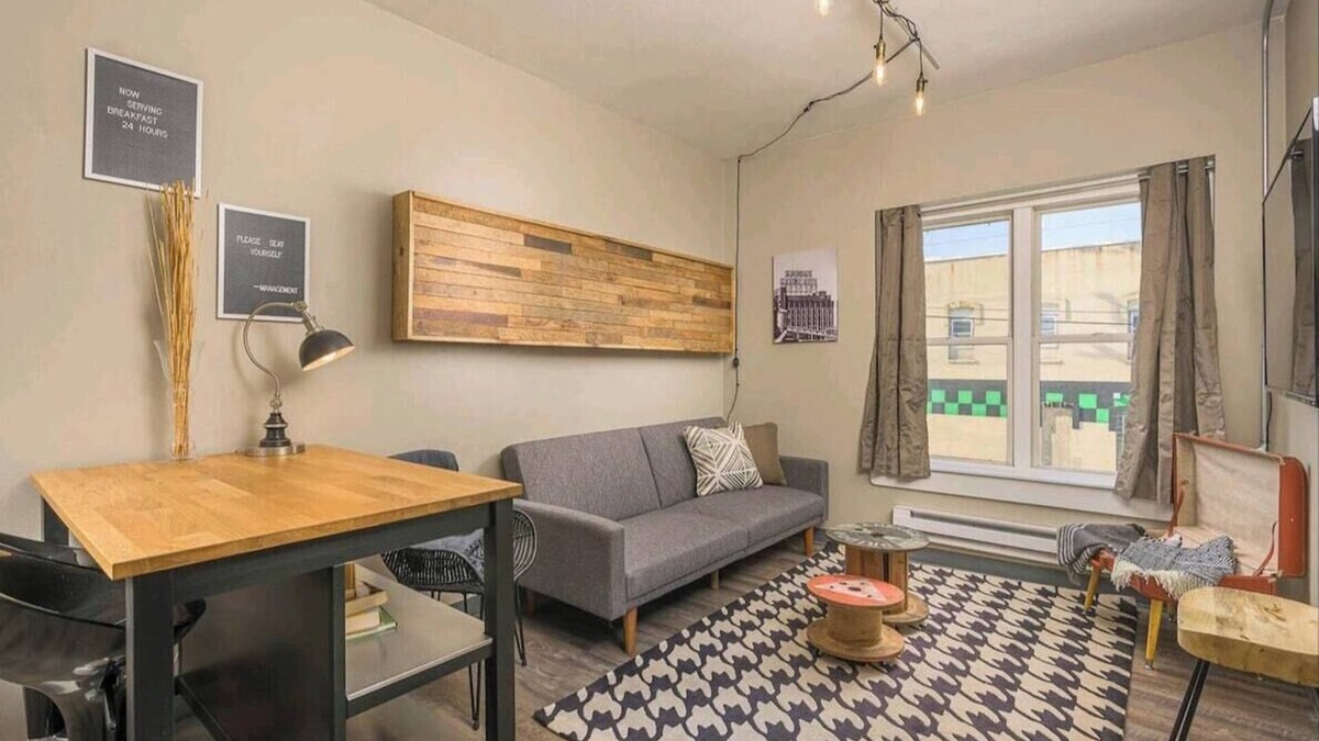 Appleton Apartment | Appleton Downtown 1-Bedroom Stay