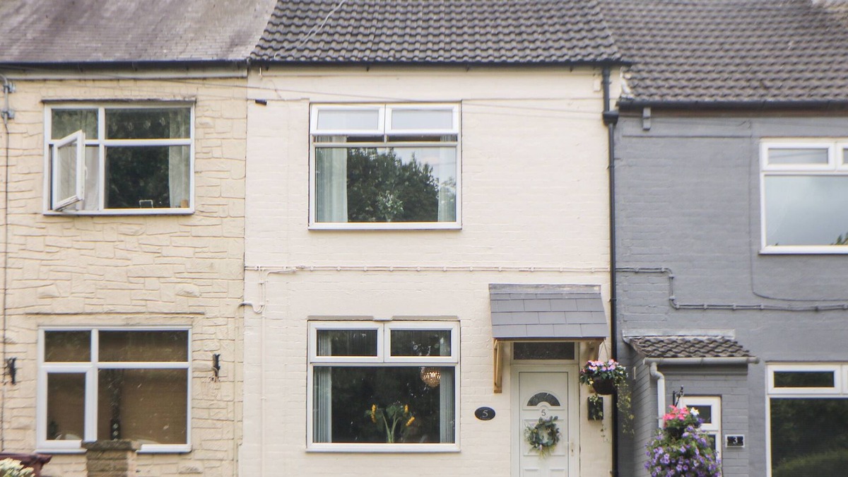 Ault Hucknall Cottage | APPLETREE COTTAGE, pet friendly, character holiday cottage in Clowne