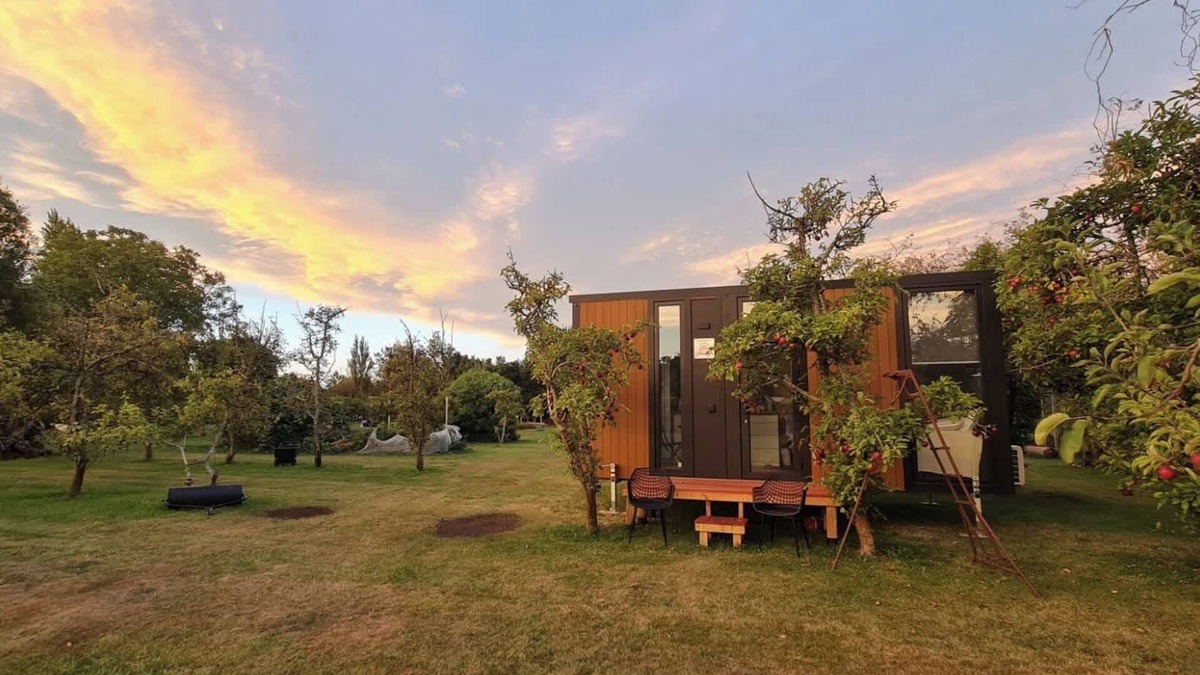 Harewood House | Applewood Cabin 2 by Tiny Away
