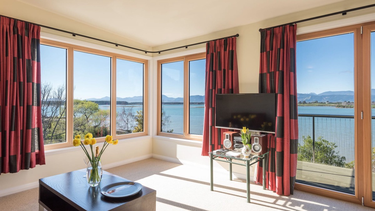 Bronte Apartment | Applewood - The Waimea Suite - luxury accommodation with amazing estuary views