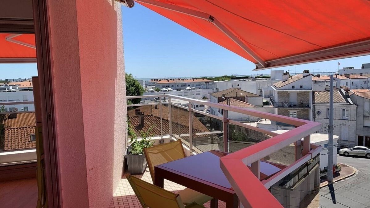 Royan Apartment | Appt 4 pers, 2 bicycles elec downtown all on foot, sea view parking, garage.
