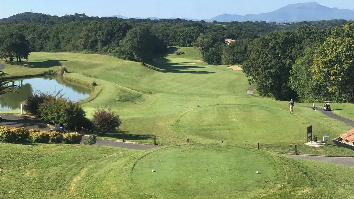 Bassussarry Apartment | Appt 50m² with pool 1ere Ligne Vue Golf Bassussarry