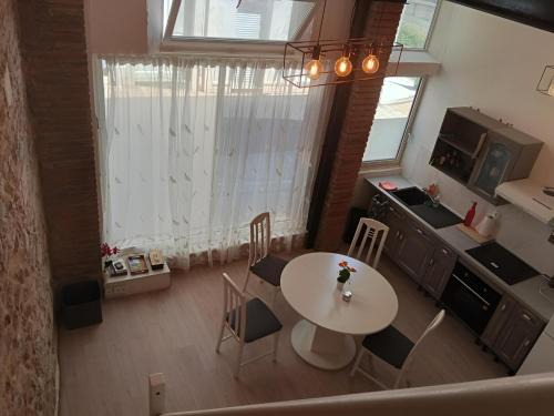 Graulhet Apartment | Appt climatisé, 4 à 6 couchages Tarn, Albi, Gaillac, Cordes, Wifi gratuit, boîte à clés, proche commodités et gare routière