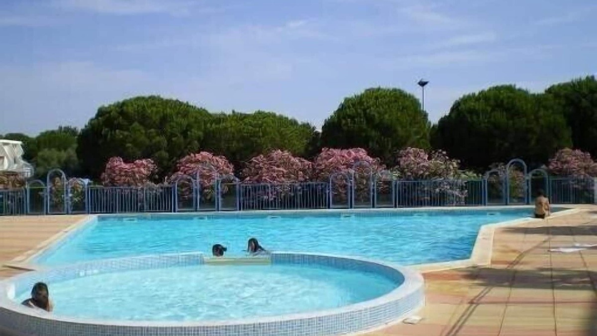 Le Couchant Apartment | APPT of secondary residence with swimming pool close beach and trade.