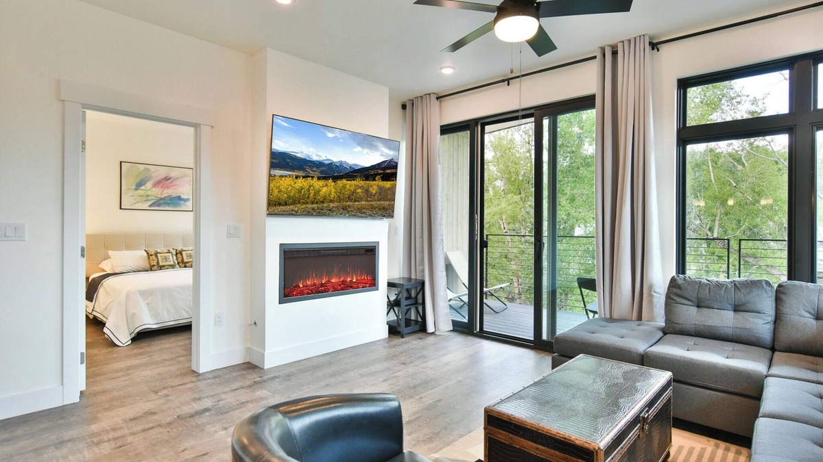 Silverthorne Condo | Après Shores Penthouse: Upscale Riverfront Retreat, Wrap-Around Balcony