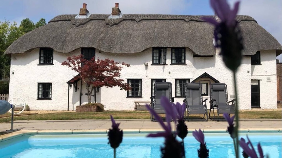 New Forest District Cottage | April Cottage Pool + Hot Tub by NewFo.rest