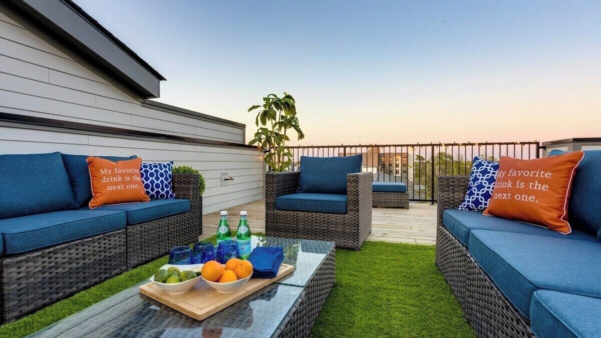Buena Vista House | April Discount! 2 Side by Side Homes with Rooftops