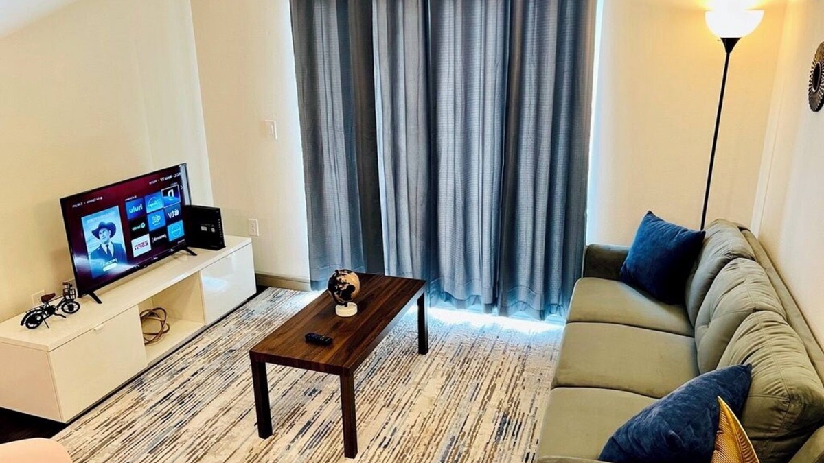 Central Business District Apartment | Apt 1-Bedroom FREE Parking, Washer, Dryer, Pool, Gym in Downtown Houston