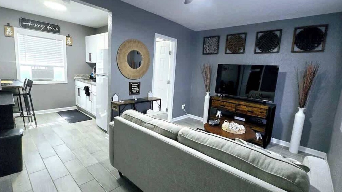 Baytown Apartment | Apt#1 Quiet comfortable place near chemical plants