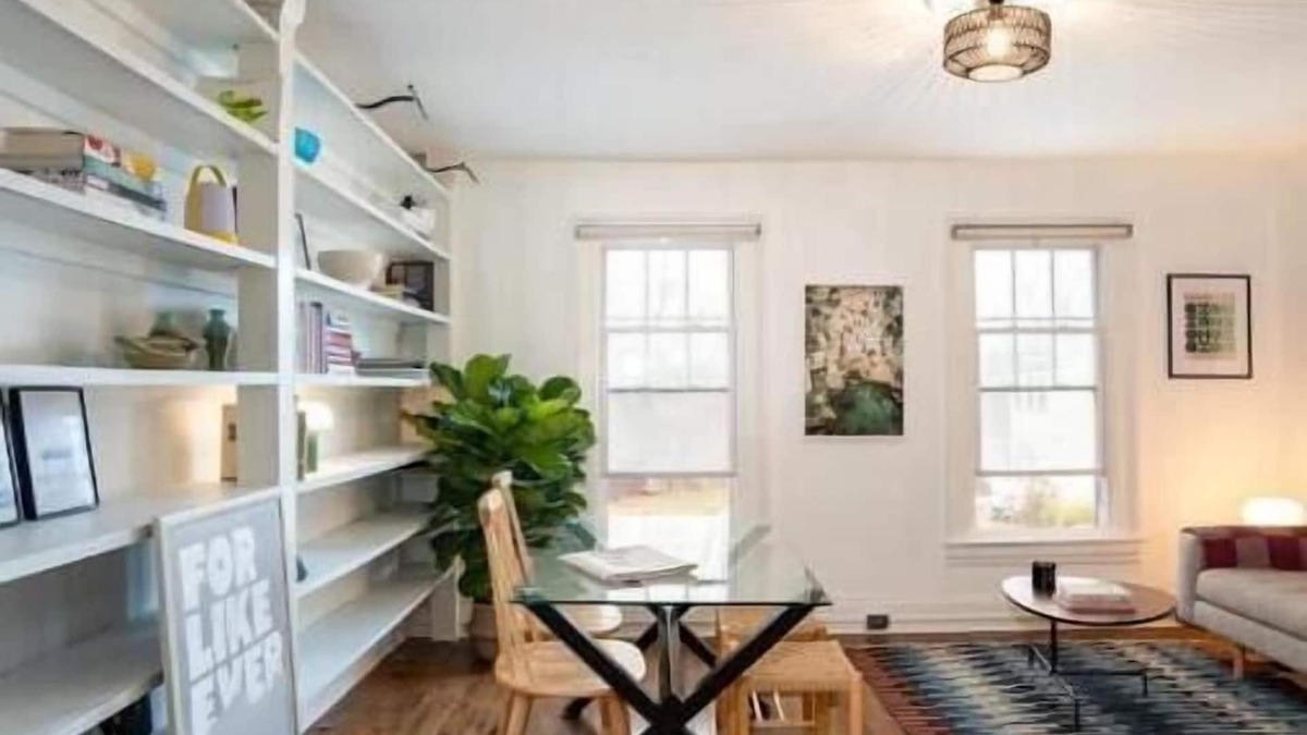 Hudson House | APT 2 - La Maison Hudson: Charming 1BR In Prime Location: Walk To Warren, Train