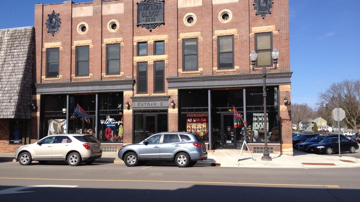 Zumbrota Apartment | Apt #3 - Beautiful One Bedroom Suite In Downtown Zumbrota Mn.