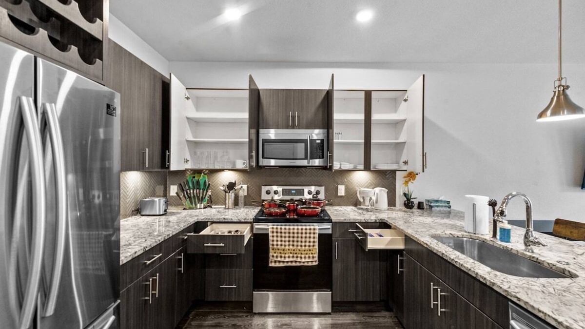 McKinney Apartment | Apt 346 · Luxury King Suite/Pool | Free Parking | On Hwy121