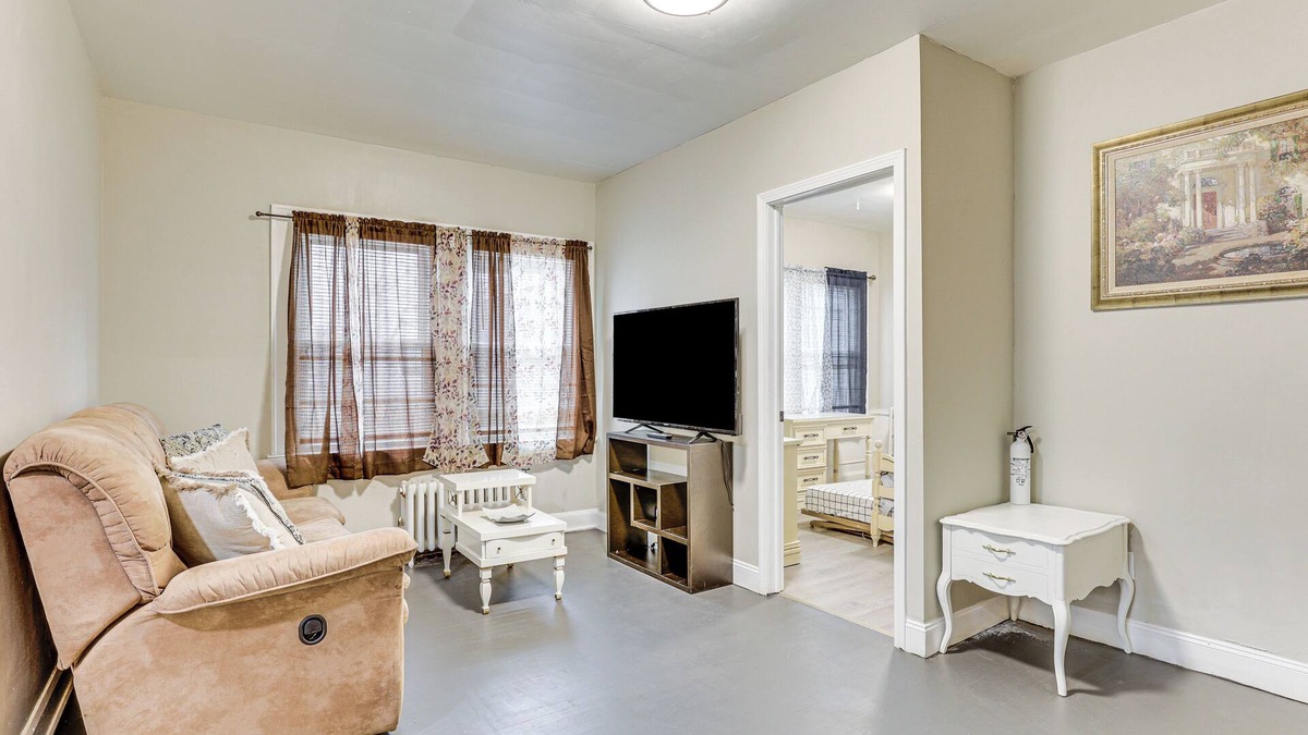 Youngstown Apartment | Apt 4 Mi to Youngstown State University!