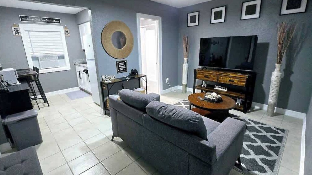 Baytown Apartment | Apt#4 Quiet comfortable place near chemical plants